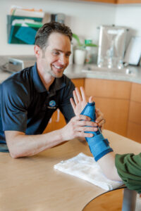Billy Kennington-hand-therapy-specialist-creating-orthotic